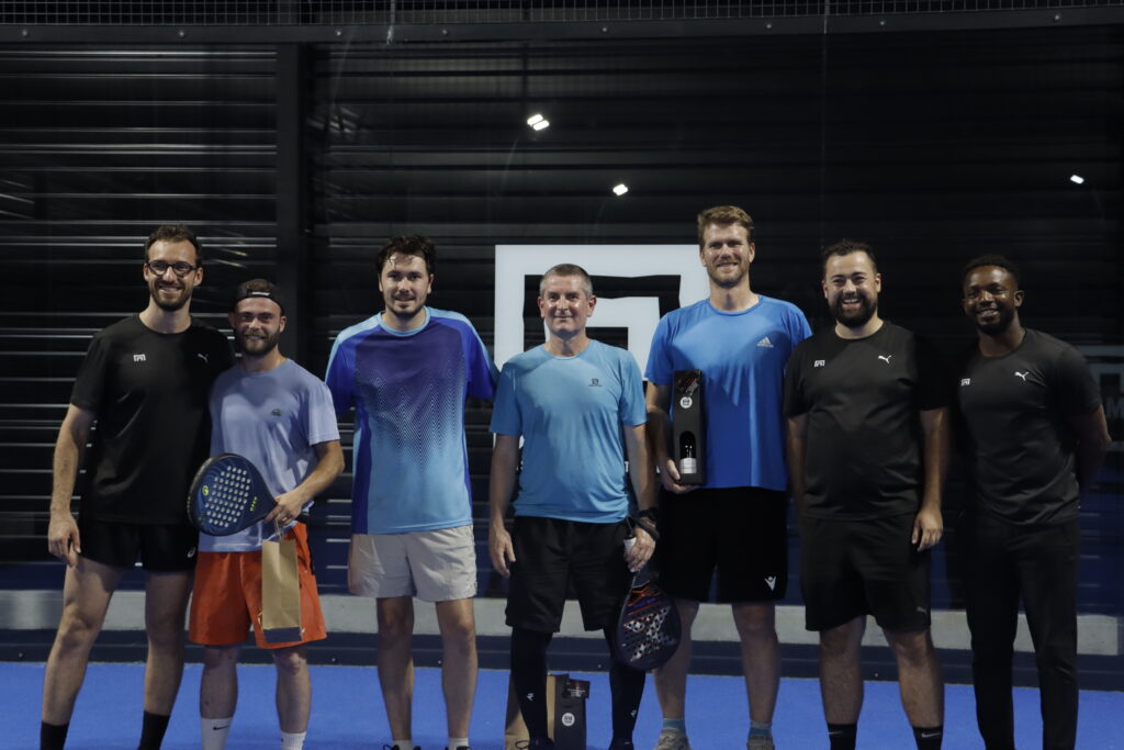 De gauche à droite : Charles Budor (dirigeant de DOLMAN), Wolfgang Olivier et Hugo Saez (équipe vice-championne du tournoi), Cyril Saramito et Nicolas Lemone (vainqueurs du tournoi), Louis Crété et Mackenley Alphonse (CGP de DOLMAN)